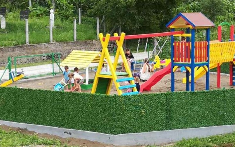 The Ideal Fencing Solution for Parks & Sidewalks