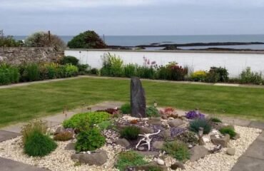 Modern Garden Decorations with Monolith Stone